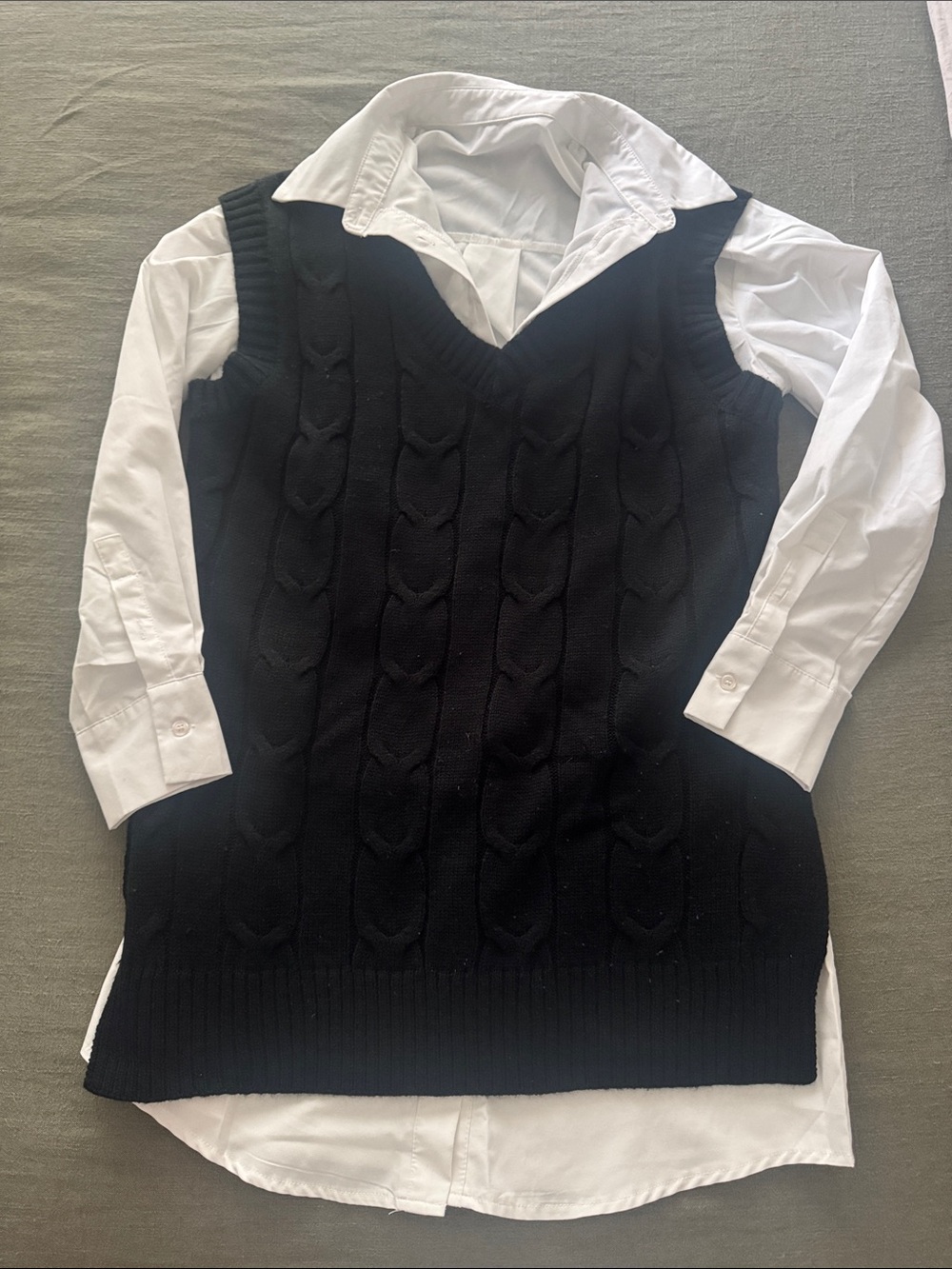 Black Cable-Knit V-Neck Sweater Vest - Women's